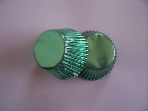 Green Foil Cupcake Papers - Click Image to Close